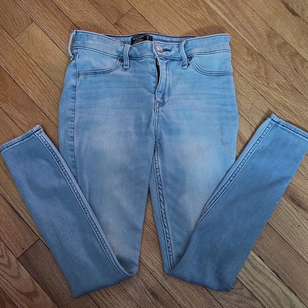 Abercrombie & Fitch Women's Light Blue Skinny Jeans Size 26